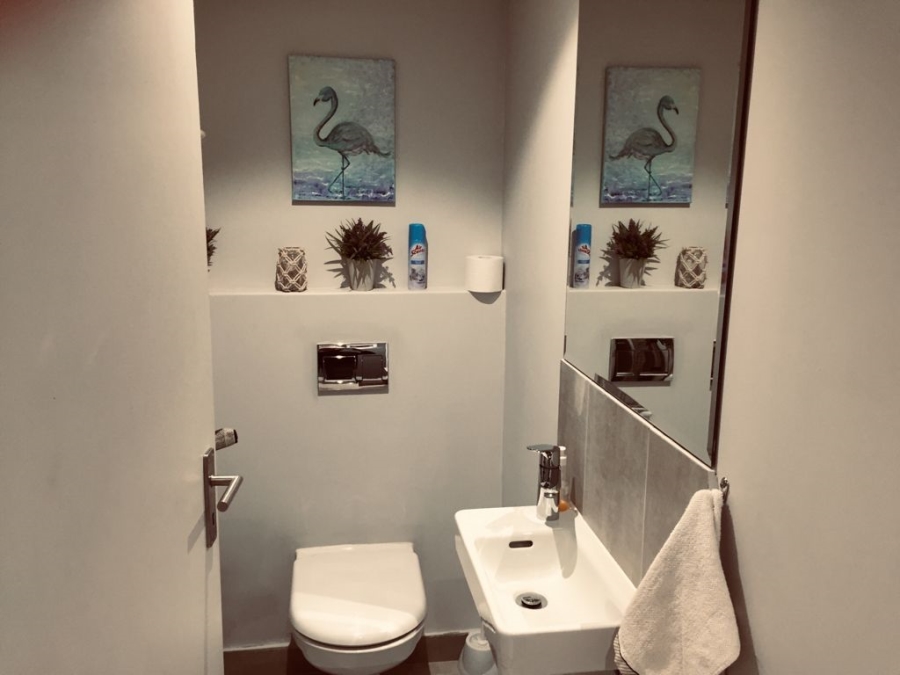 To Let 2 Bedroom Property for Rent in Green Point Western Cape